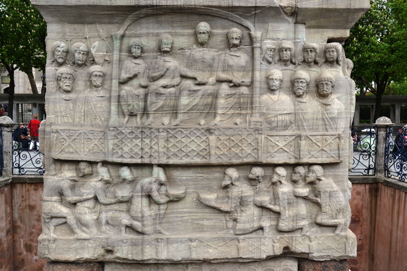 Obelisk kaide batı yüzü