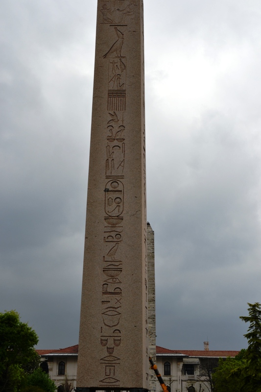 Obelisk kuzey yüz